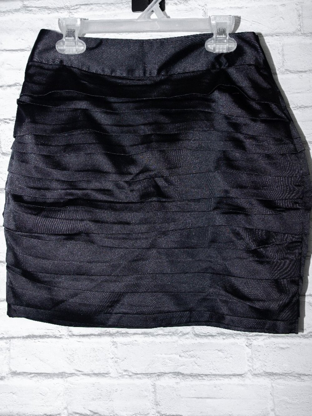 90s Retro Express Black Mini Skirt with Horizontal Pleats – Size 0